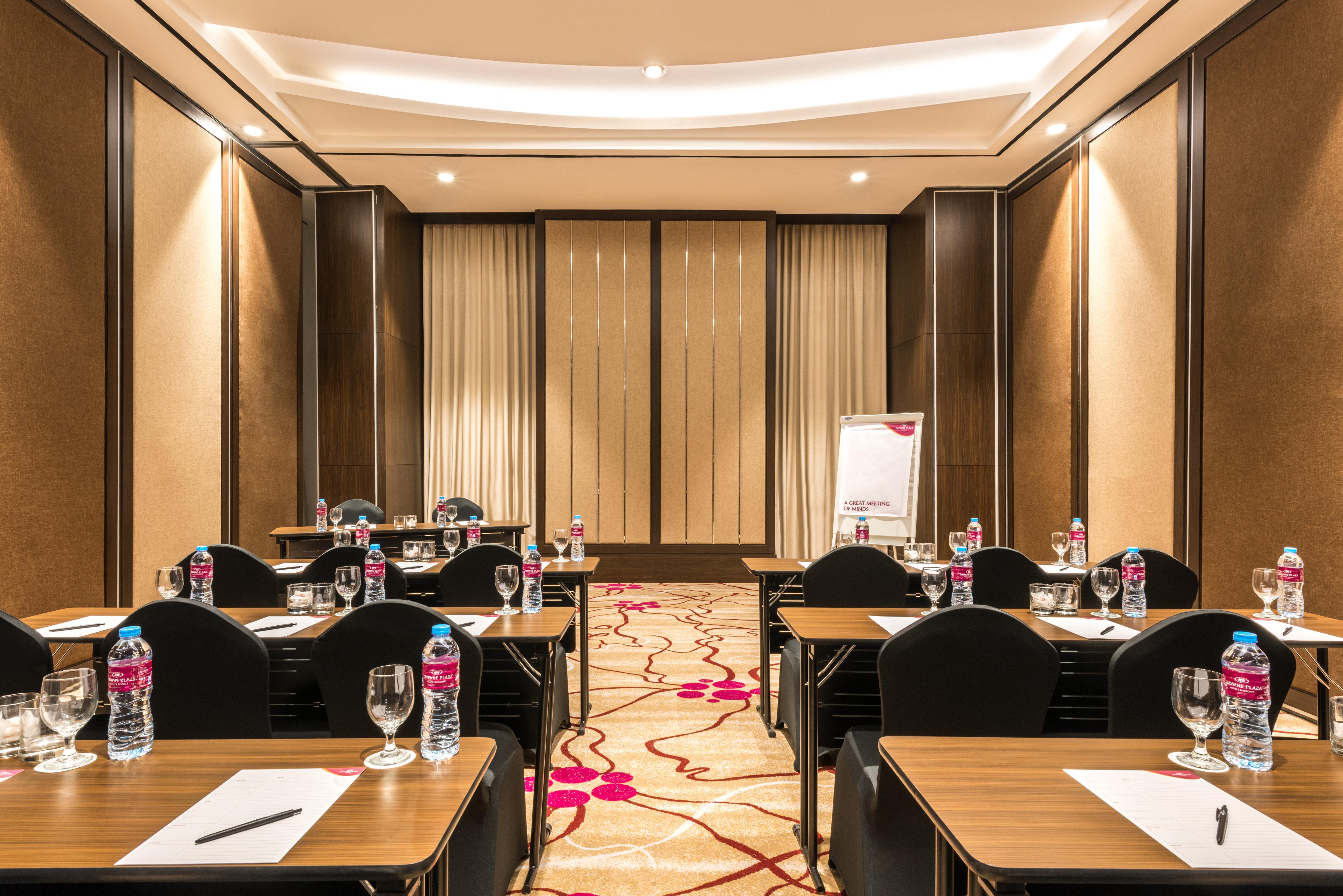 Hotel Crowne Plaza Bandung By Ihg Exterior foto