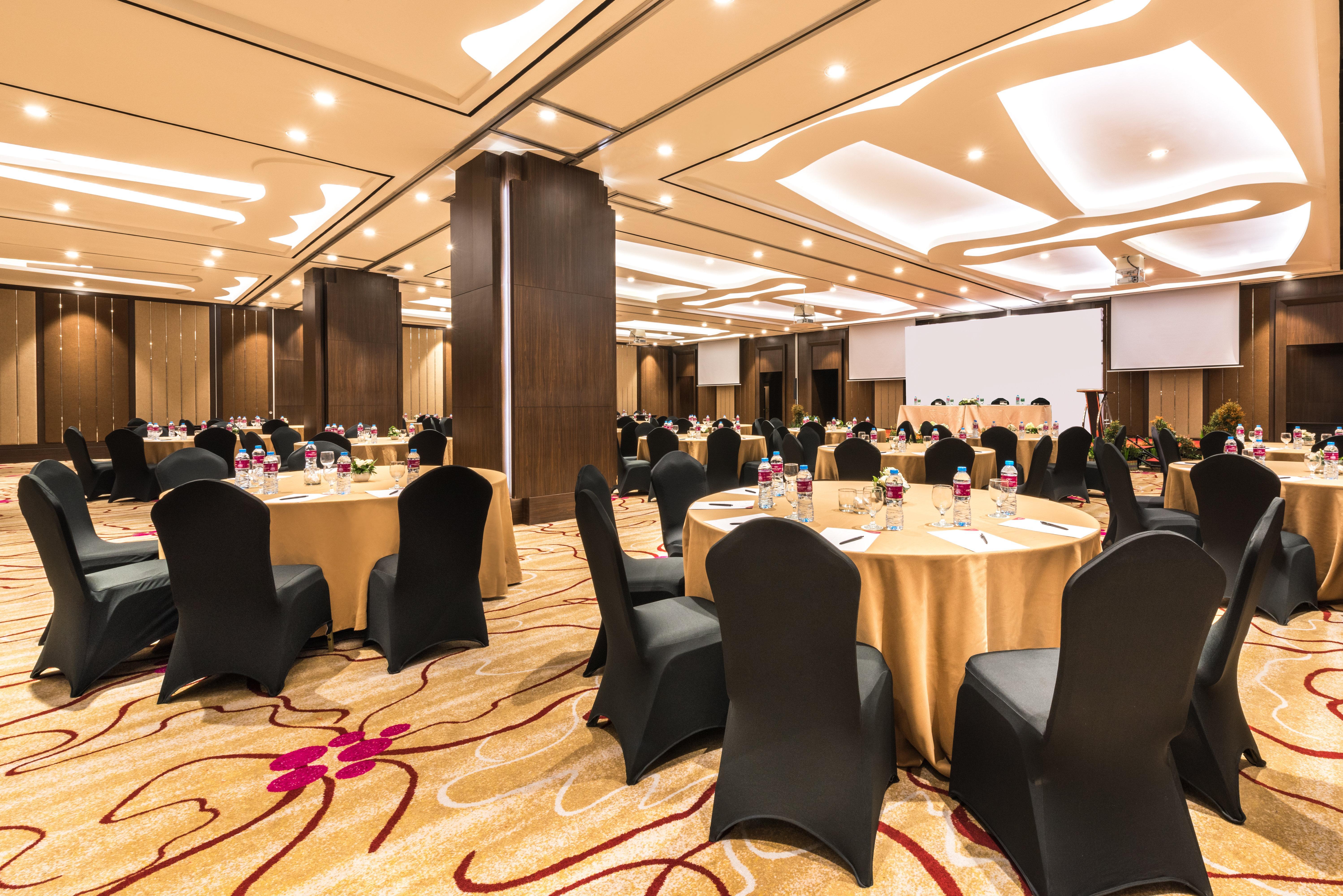 Hotel Crowne Plaza Bandung By Ihg Exterior foto